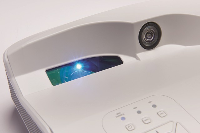 Christie Captiva DHD400S 1DLP ultra short throw projector | 140-012104-XX (white) | 140-032106-XX (black)