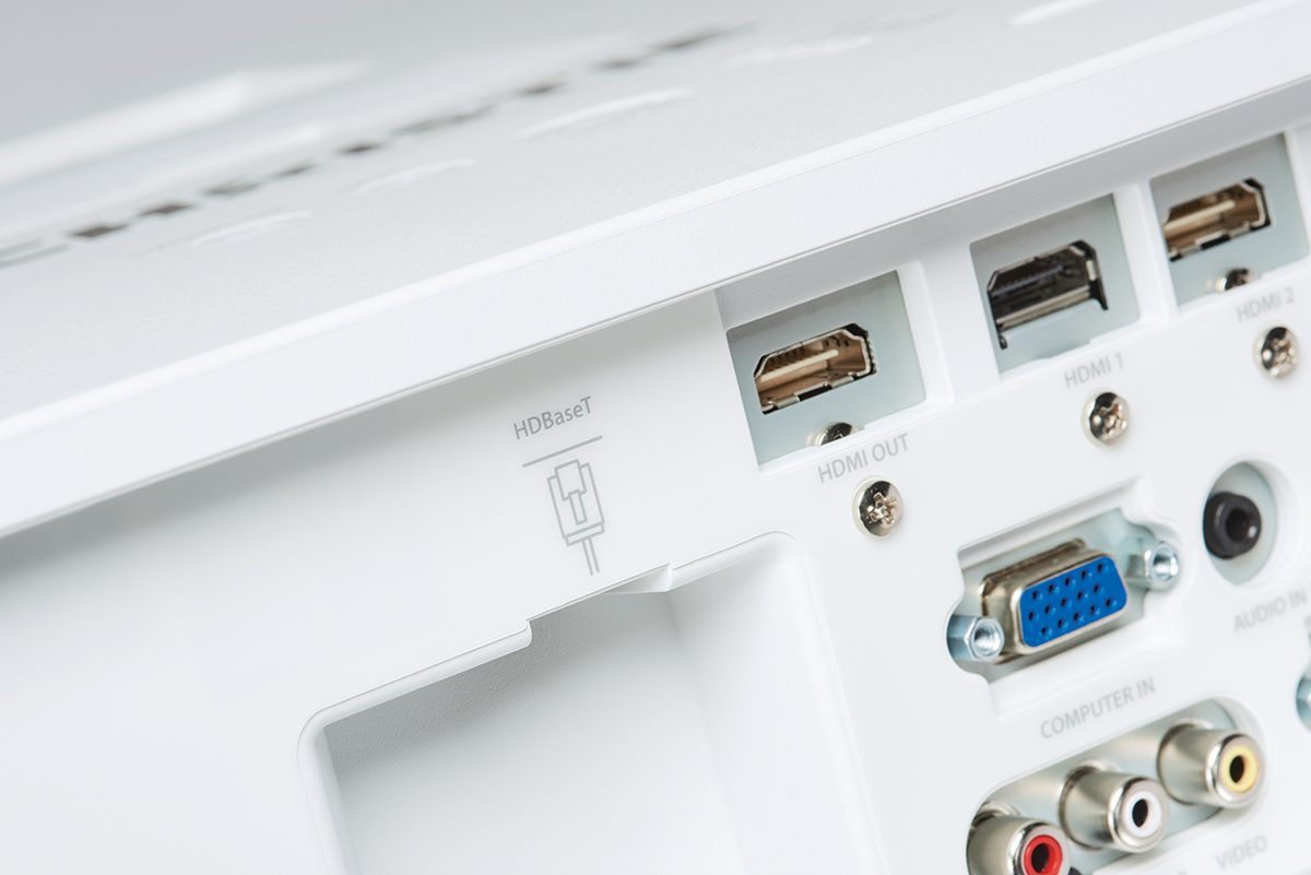 Christie LW502 3LCD projector | 121-041106-XX