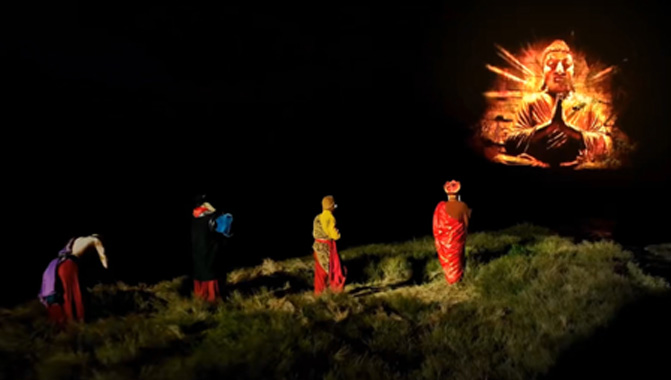 使用科视Christie Griffyn 4K50-RGB投影机投射于崖壁的生动佛像影像