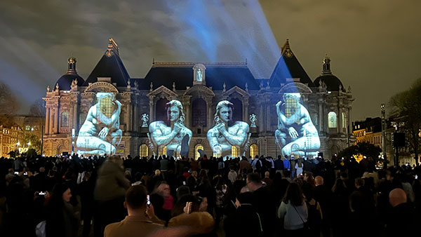 Palais des Beaux-Arts de Lille lit up with imagery using projection mapping